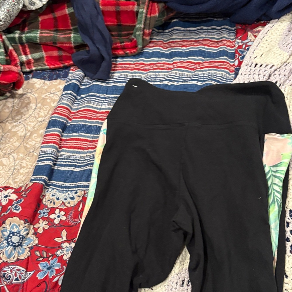 PINK Victoria's Secret Black Leggings with Tropical Side - Picture 3 of 3